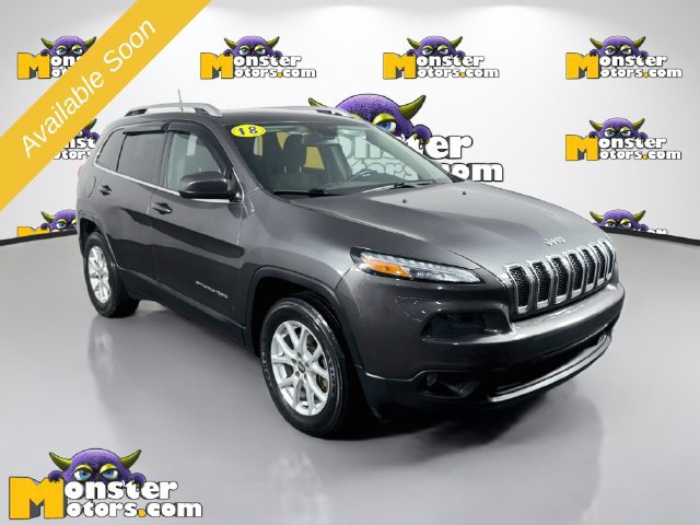 Used 2018 Jeep Cherokee Latitude w/ Cold Weather Group AWD/4WD image 3