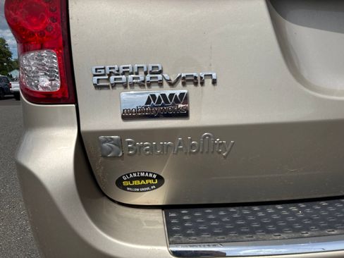 Used 2015 Dodge Grand Caravan SXT w/ Rear Park Assist Package FWD image 16
