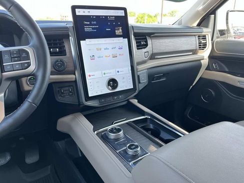 Used 2024 Ford Expedition Limited AWD/4WD image 15
