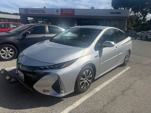 Certified 2020 Toyota Prius Prime XLE image 2