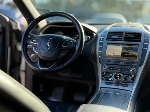 Used 2018 Lincoln MKZ Reserve image 18