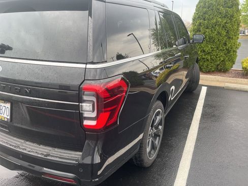 Used 2024 Ford Expedition Limited image 3
