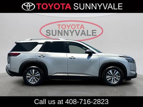 Used 2025 Nissan Pathfinder SL FWD image 9