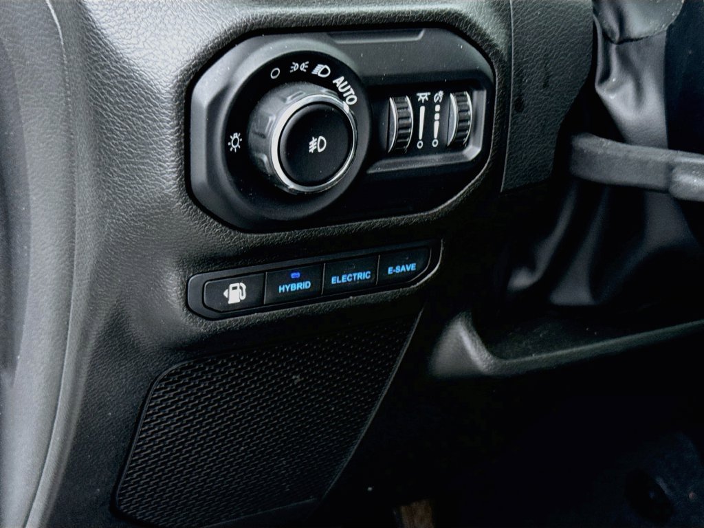 Certified 2022 Jeep Wrangler Unlimited Sahara w/ Cold Weather Group AWD/4WD image 11