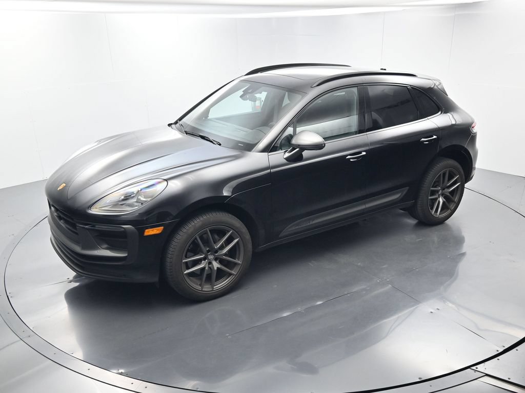 Used 2025 Porsche Macan AWD/4WD image 33