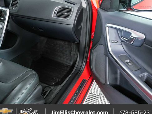 Used 2017 Volvo V60 T5 Cross Country w/ Convenience Package AWD/4WD image 24