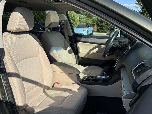 Used 2019 Subaru Outback 2.5i Premium AWD/4WD image 16