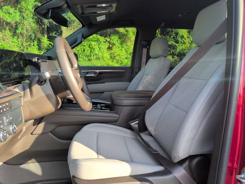 Used 2025 Chevrolet Tahoe LS AWD/4WD image 14