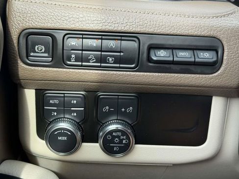 Used 2024 GMC Yukon XL Denali AWD/4WD image 20