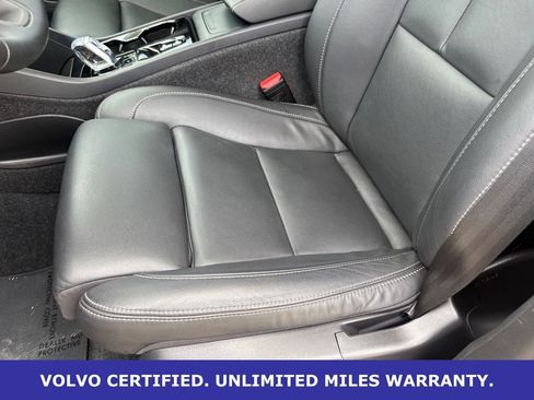 Certified 2025 Volvo XC40 B5 Plus AWD/4WD image 27