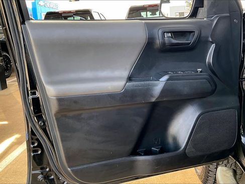 Used 2018 Toyota Tacoma SR w/ SR Convenience Package image 22