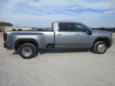 New 2026 GMC Sierra 3500 Denali w/ Denali Reserve Package AWD/4WD image 3