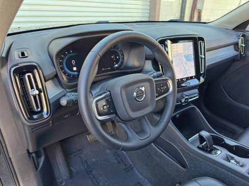 Used 2023 Volvo XC40 B5 Core w/ Protection Package Premier AWD/4WD image 12