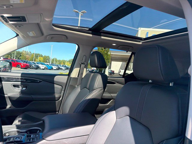 Used 2025 Honda Pilot Touring image 16