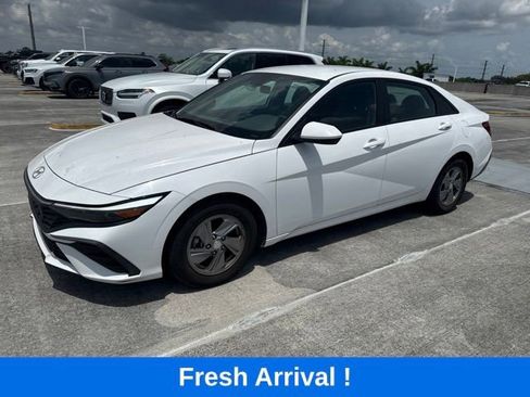 Used 2024 Hyundai Elantra SE FWD image 1