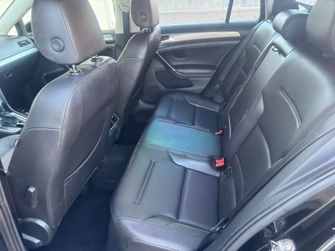 Used 2015 Volkswagen Golf TDI S image 21