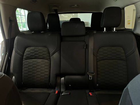 Used 2025 Nissan Pathfinder SV AWD/4WD image 40