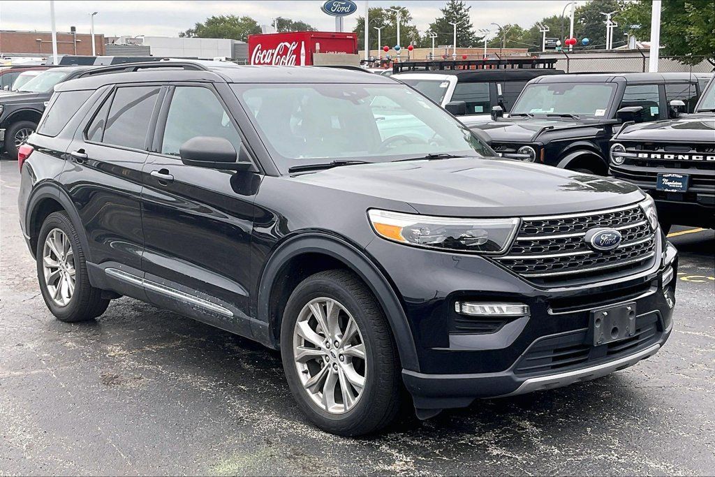 Used 2020 Ford Explorer XLT w/ Equipment Group 202A AWD/4WD image 35