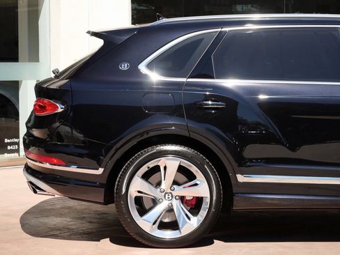New 2025 Bentley Bentayga Extended Wheelbase image 10