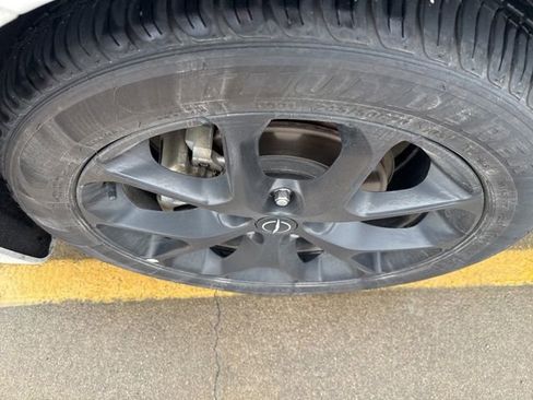 Used 2025 Chrysler Pacifica Limited image 34