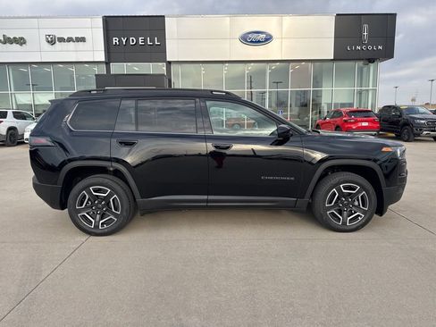 New 2026 Jeep Cherokee Laredo AWD/4WD image 2