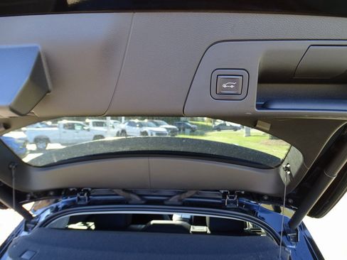 Used 2021 Buick Envision Essence w/ Technology Package I image 10