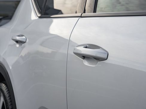 Used 2021 Volvo XC40 P8 Recharge w/ Advanced Package image 16