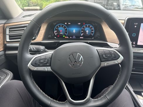 Used 2024 Volkswagen Atlas SE FWD image 16