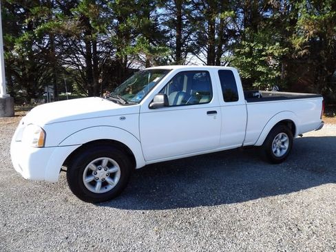 Used 2004 Nissan Frontier XE w/ (VTP) Value Truck Pkg RWD image 1