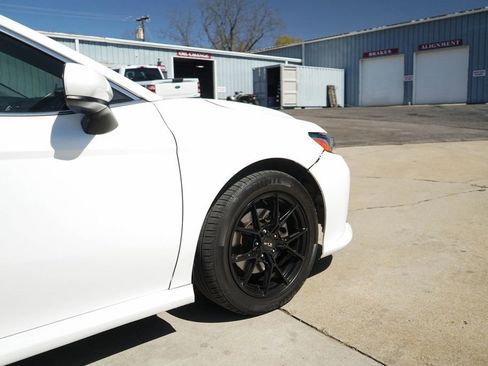 Used 2018 Toyota Camry LE image 12