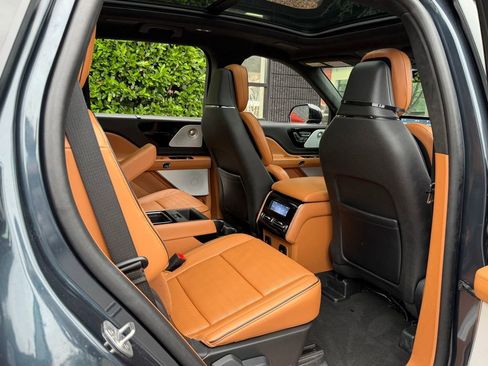 Used 2024 Lincoln Aviator Black Label w/ Dynamic Handling Package AWD/4WD image 38