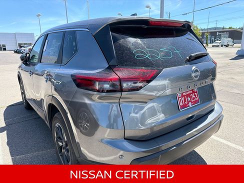Certified 2025 Nissan Rogue SV AWD/4WD image 10