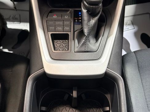 Used 2024 Toyota RAV4 LE AWD/4WD image 28