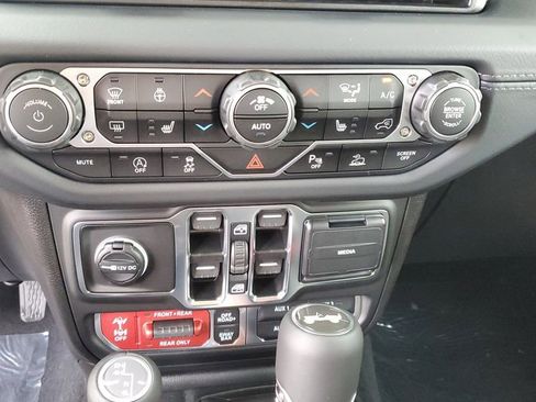 New 2025 Jeep Wrangler Unlimited Rubicon image 26