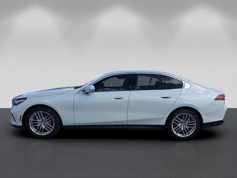 Certified 2025 BMW 530i RWD image 7