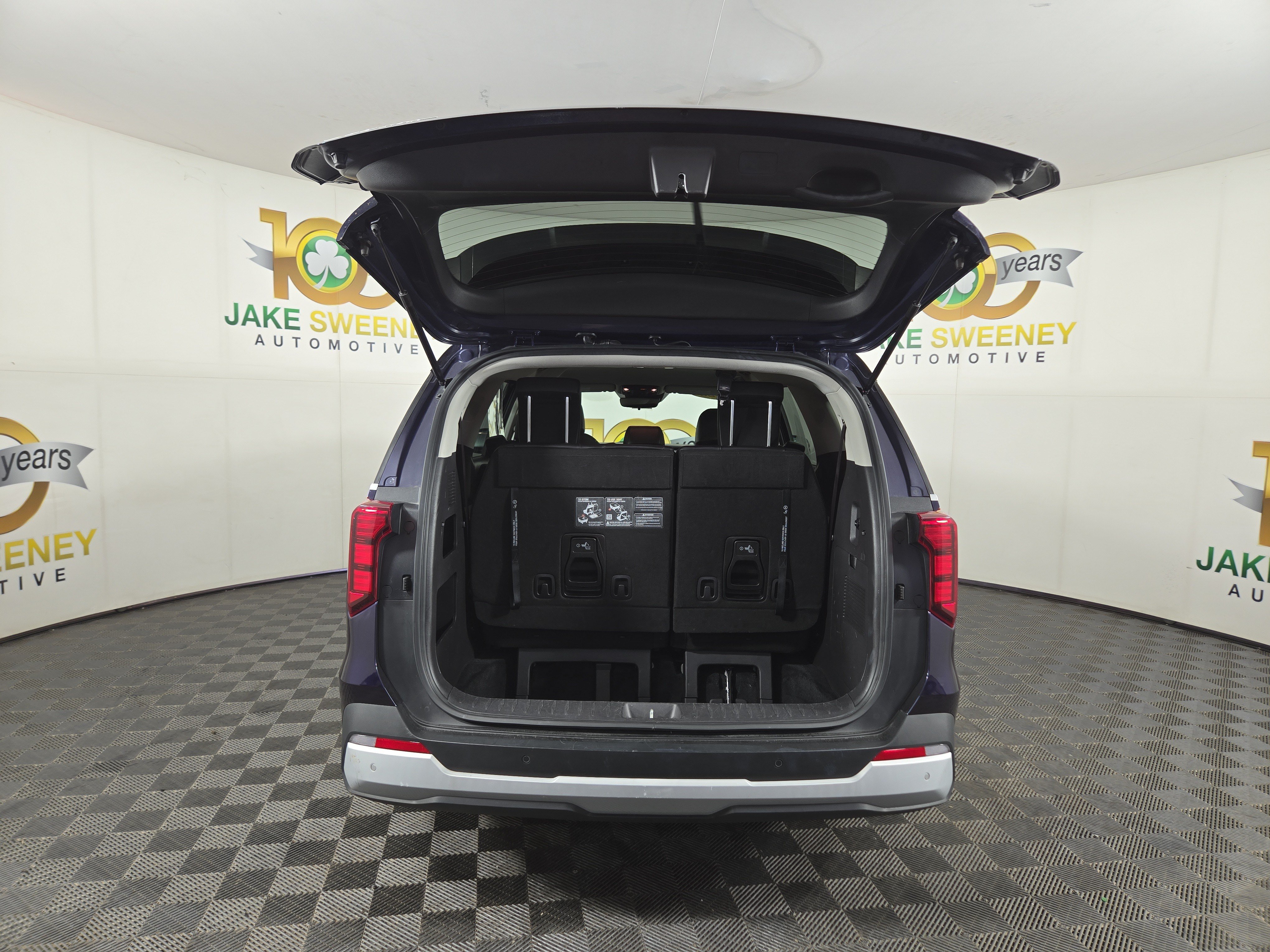 Used 2025 Kia Carnival FWD image 34