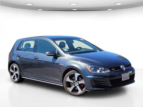 Used 2017 Volkswagen Golf 4-Door FWD image 2