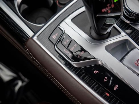 Certified 2022 BMW 750i xDrive w/ Luxury Rear Seating Package image 21