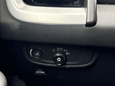 Used 2024 GMC Terrain SLE w/ Driver Convenience Package FWD image 17