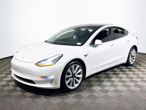 Used 2020 Tesla Model 3 Performance image 4
