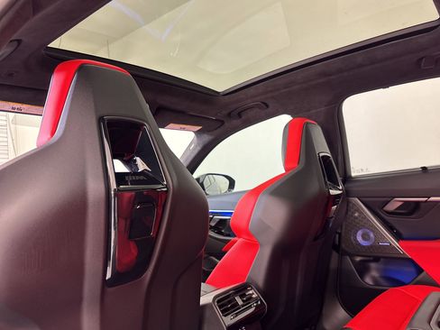 Used 2026 BMW M5 w/ Executive Package image 34