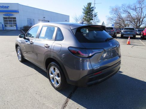 Used 2023 Honda HR-V LX image 3