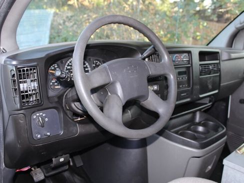 Used 2007 Chevrolet Express 1500 AWD image 9