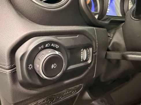 Used 2024 Jeep Wrangler Unlimited Sahara w/ Technology Group AWD/4WD image 21