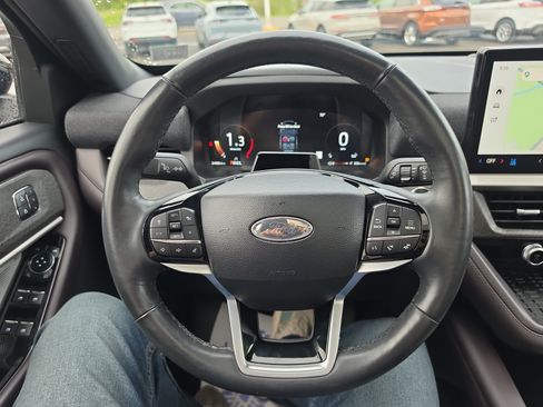Used 2025 Ford Explorer Platinum w/ LUX Leather Package AWD/4WD image 21