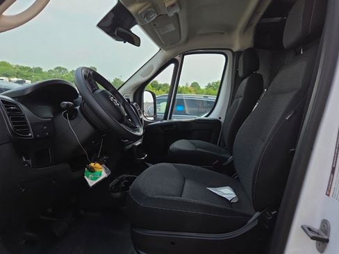 Used 2025 RAM ProMaster 2500 w/ U-Haul Equipment Group FWD image 10