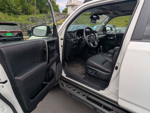 Used 2020 Toyota 4Runner Venture w/ Moonroof Package AWD/4WD image 15