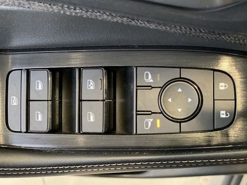 Used 2023 Nissan Rogue SV AWD/4WD image 16