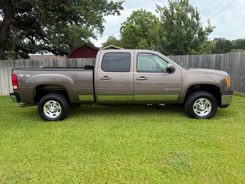 Used 2008 GMC Sierra 2500 SLT w/ Entertainment Package AWD/4WD image 6
