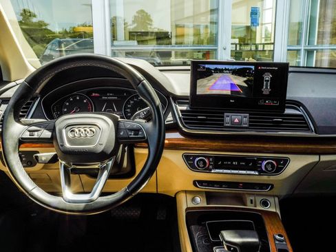 Used 2021 Audi Q5 2.0T Premium w/ Convenience Package AWD/4WD image 16